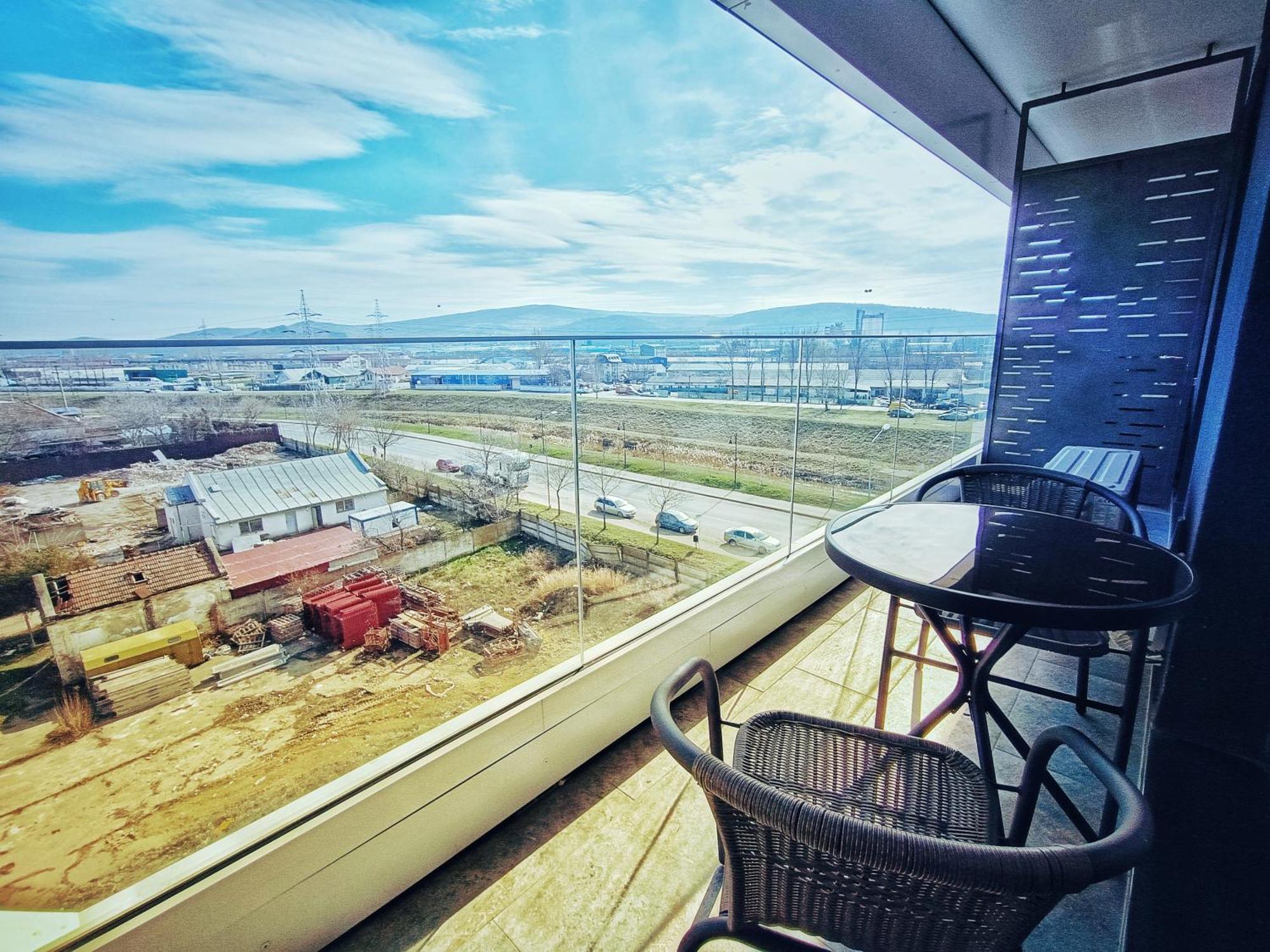 Super Apartments Near Airport With Shop & Free Parking Iasi Extérieur photo