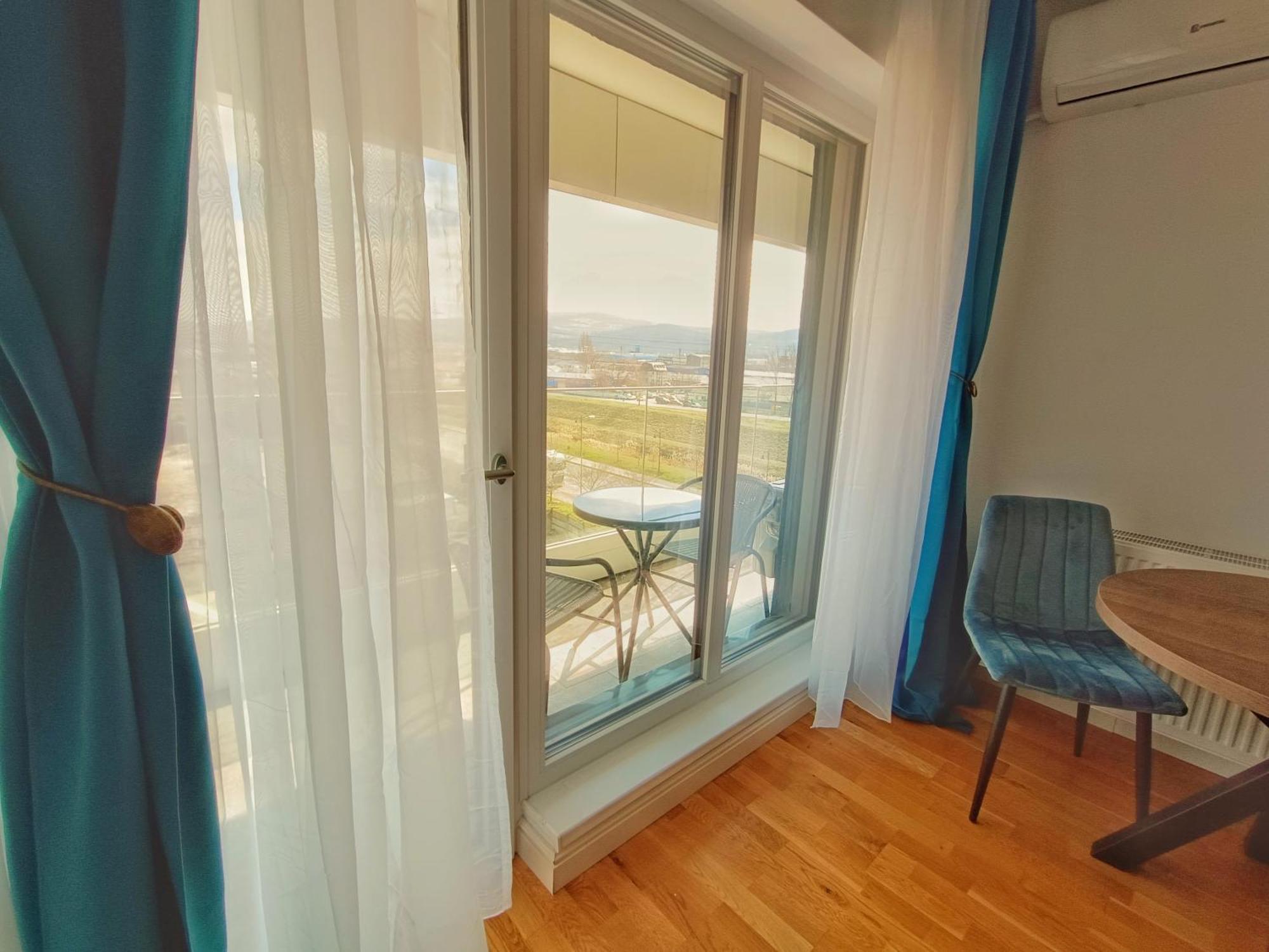 Super Apartments Near Airport With Shop & Free Parking Iasi Extérieur photo